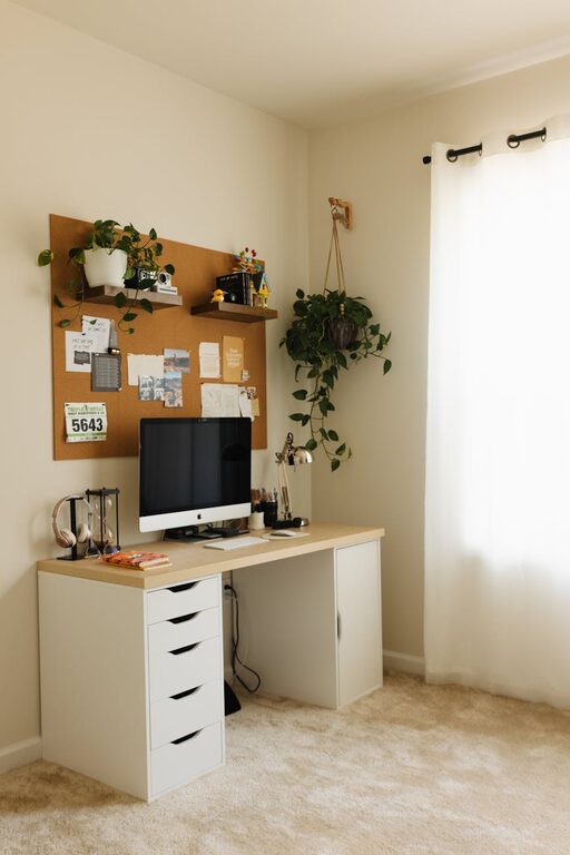 How to Create a Relaxing Home Office Environment for Better Focus