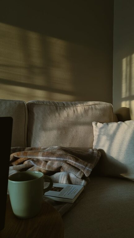 How to Create a Cozy Reading Nook at Home: Simple Tips and Ideas